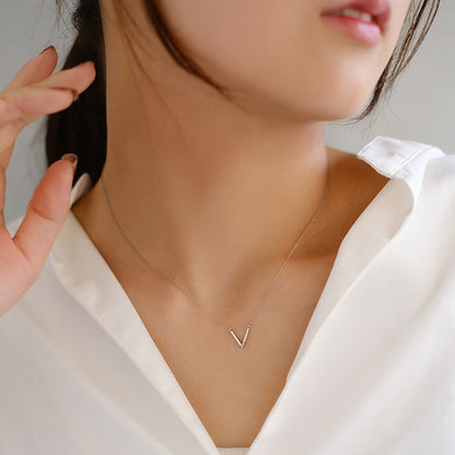 ネックレス ステンレス メタル V字 ライン トリプル ストーン 超極細 チェーン マグネット プチネックレス