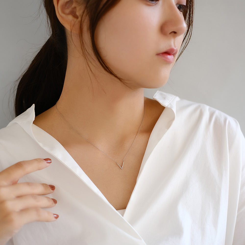 ネックレス ステンレス メタル V字 ライン トリプル ストーン 超極細 チェーン マグネット プチネックレス