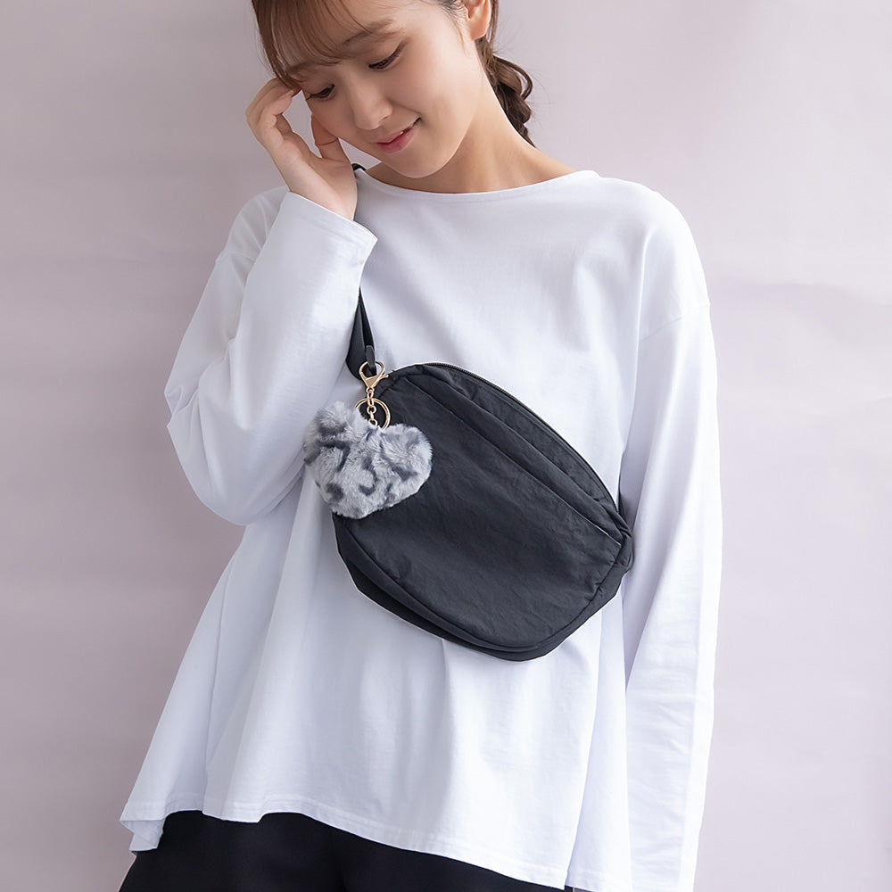 新品！　 バケット　バッグチャーム バッグチャーム フェイクファー ハート レオパード キーホルダー