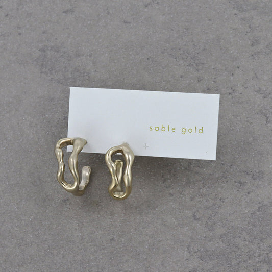 ピアス sable gold ウェーブ オーバル ライン ステンレスポスト C型 スタッドピアス