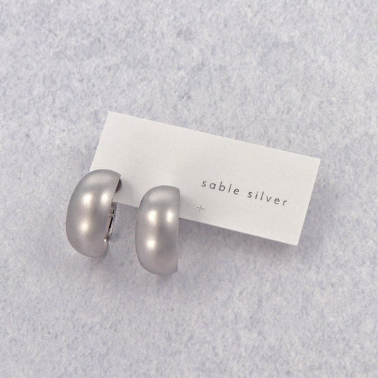 ピアス ニッケルフリー sable silver メタル ワイド プレート フープピアス