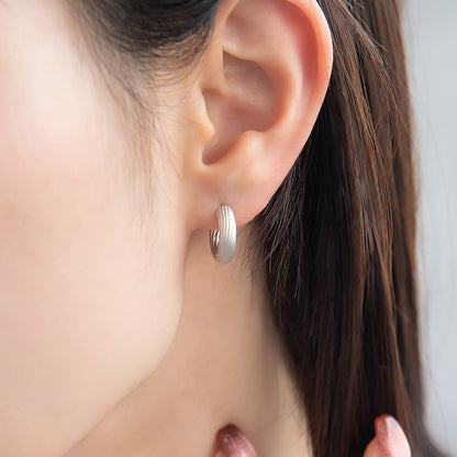 ピアス sable silver メタル ライン テクスチャー C型 スタッドピアス