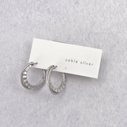 ピアス ニッケルフリー sable silver メタル ダブル クロス ライン サイド テクスチャー フープピアス