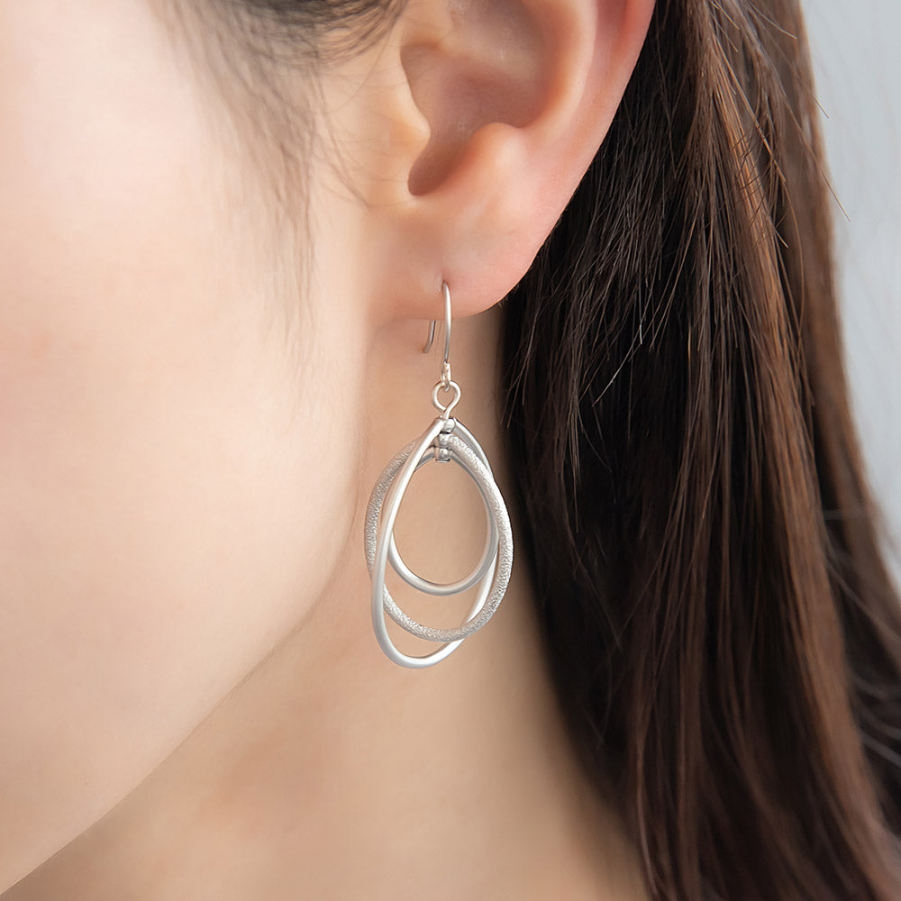 ピアス ニッケルフリー sable silver メタル トリプル ドロップ 梨地 フックピアス