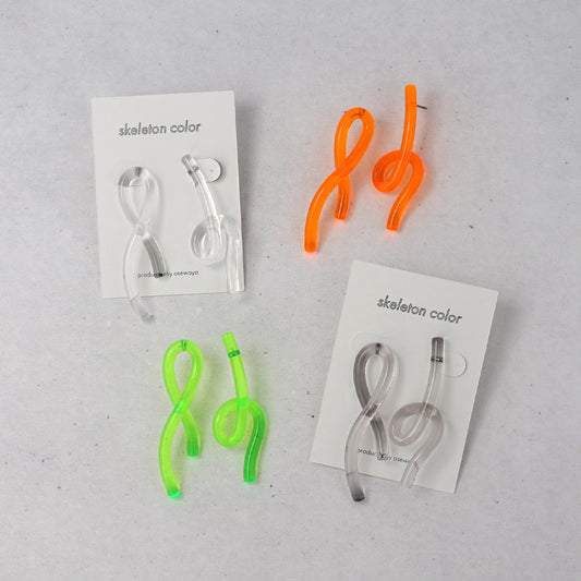 ピアス ニッケルフリー skeleton color ウェーブ ツイスト ライン アシンメトリー チタンポスト スタッドピアス