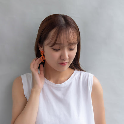 ピアス ニッケルフリー skeleton color ウェーブ ツイスト ライン アシンメトリー チタンポスト スタッドピアス