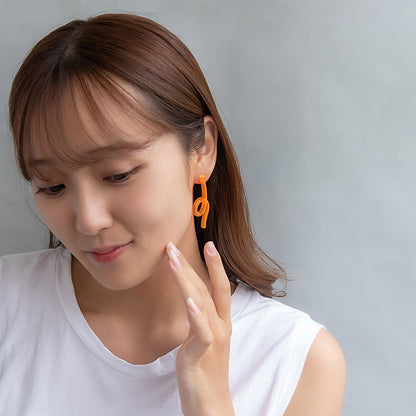 ピアス ニッケルフリー skeleton color ウェーブ ツイスト ライン アシンメトリー チタンポスト スタッドピアス