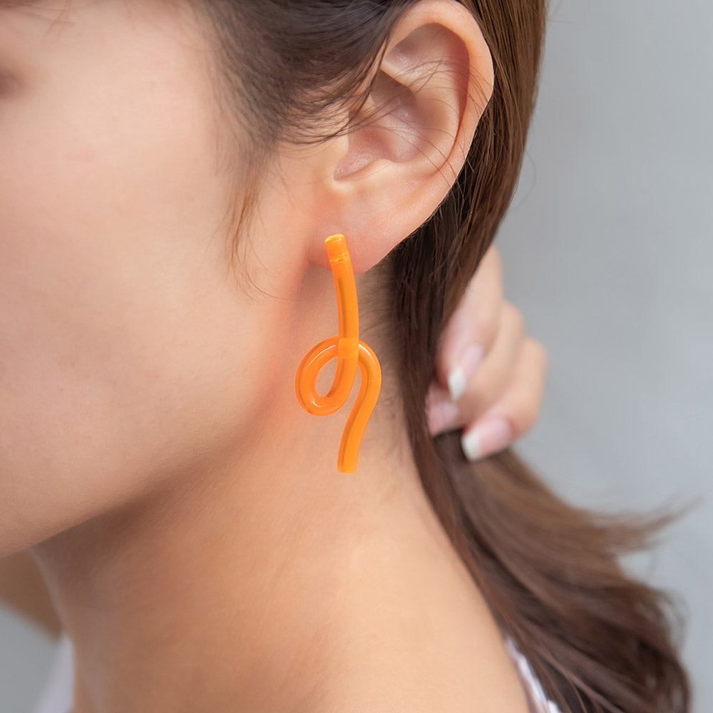 ピアス ニッケルフリー skeleton color ウェーブ ツイスト ライン アシンメトリー チタンポスト スタッドピアス