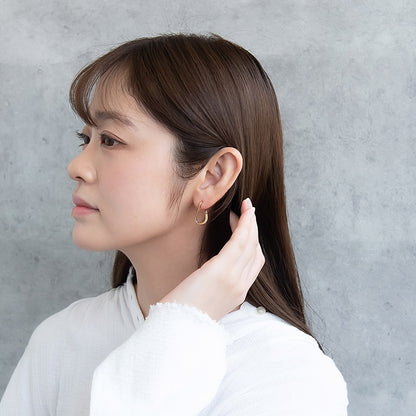ピアス ニッケルフリー メタル スリム ライン テクスチャー ドロップ ワンタッチ フープピアス