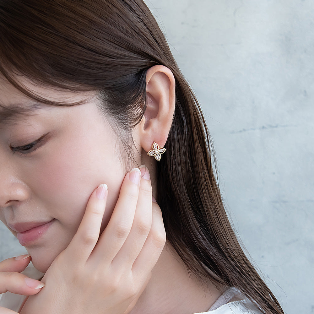 ピアス ニッケルフリー メタル キュービックジルコニア フラワー 透かし フレーム チタンポスト スタッドピアス