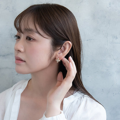 ピアス ニッケルフリー メタル キュービックジルコニア フラワー 透かし フレーム チタンポスト スタッドピアス