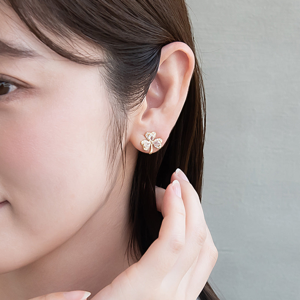 ピアス ニッケルフリー メタル キュービックジルコニア クローバー チタンポスト スタッドピアス