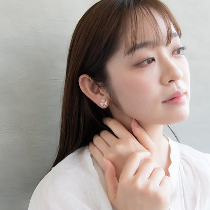 ピアス ニッケルフリー メタル キュービックジルコニア クローバー チタンポスト スタッドピアス