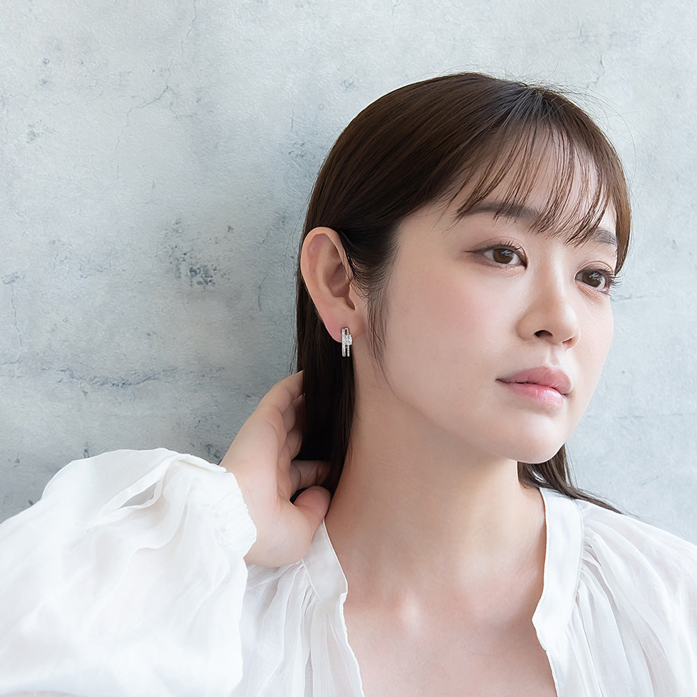 ピアス ニッケルフリー メタル キュービックジルコニア オーバル ダブル ライン J チタンポスト C型 スタッドピアス