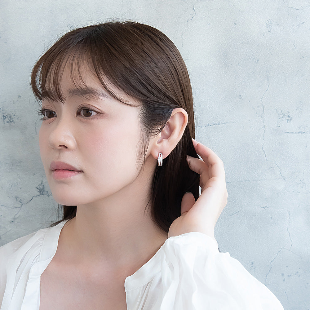 ピアス ニッケルフリー メタル キュービックジルコニア オーバル ダブル ライン J チタンポスト C型 スタッドピアス