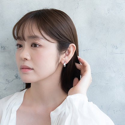 ピアス ニッケルフリー メタル キュービックジルコニア オーバル ダブル ライン J チタンポスト C型 スタッドピアス