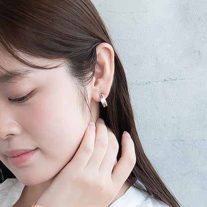 ピアス ニッケルフリー メタル キュービックジルコニア オーバル ダブル ライン J チタンポスト C型 スタッドピアス