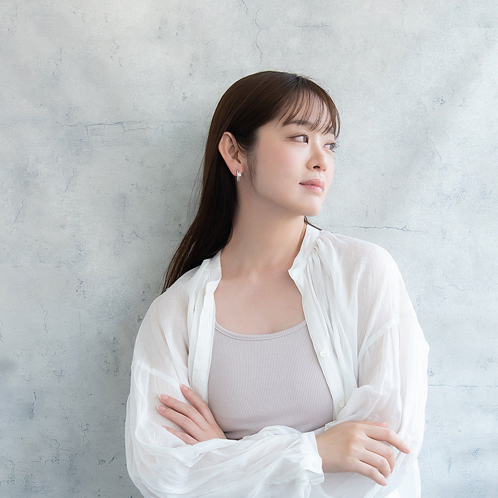 ピアス ニッケルフリー メタル キュービックジルコニア オーバル ダブル ライン J チタンポスト C型 スタッドピアス