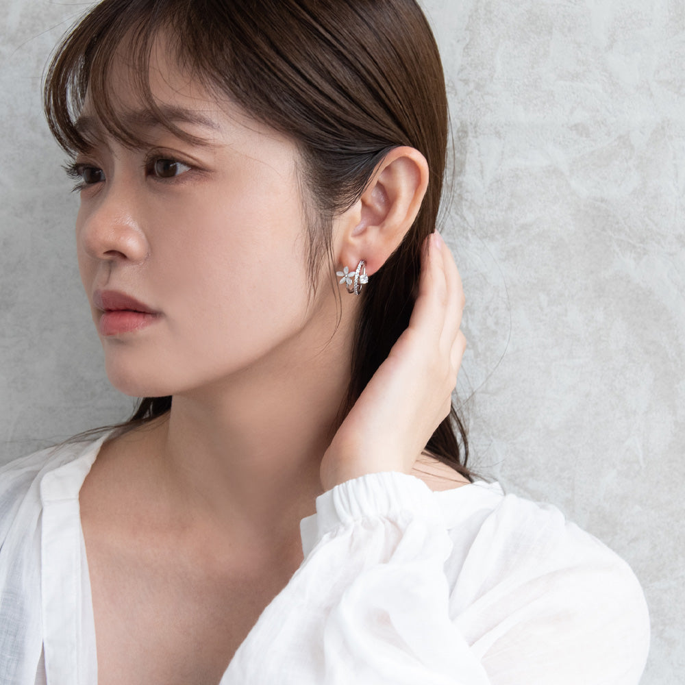 ピアス ニッケルフリー メタル キュービックジルコニア 合成キャッツアイ フラワー チタンポスト C型 スタッドピアス