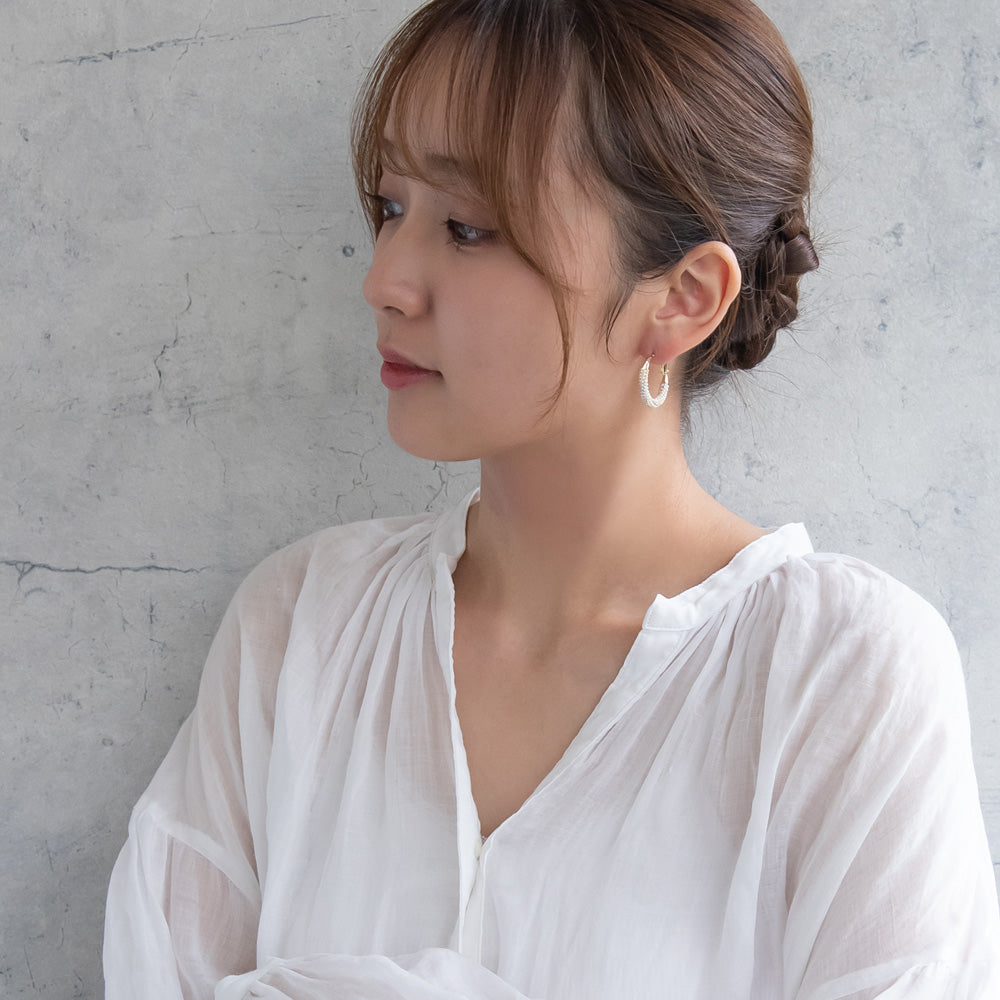 Classy ピアス ニッケルフリー メタル ミニ キュービックジルコニア パール ツイスト チタンポスト フープピアス