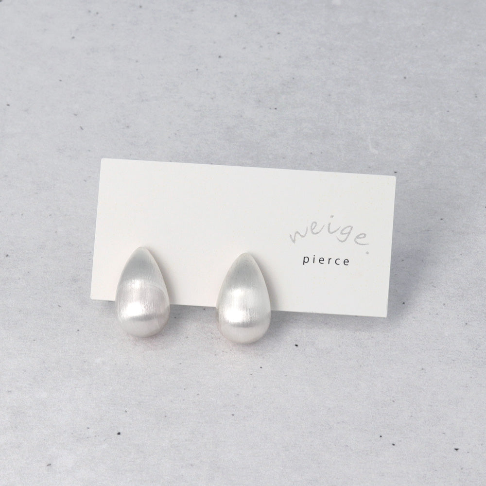 ピアス ニッケルフリー neige. メタル プレート ドロップ カーブ スタッドピアス