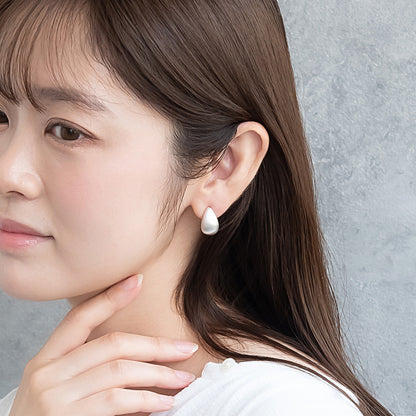 ピアス ニッケルフリー neige. メタル プレート ドロップ カーブ スタッドピアス