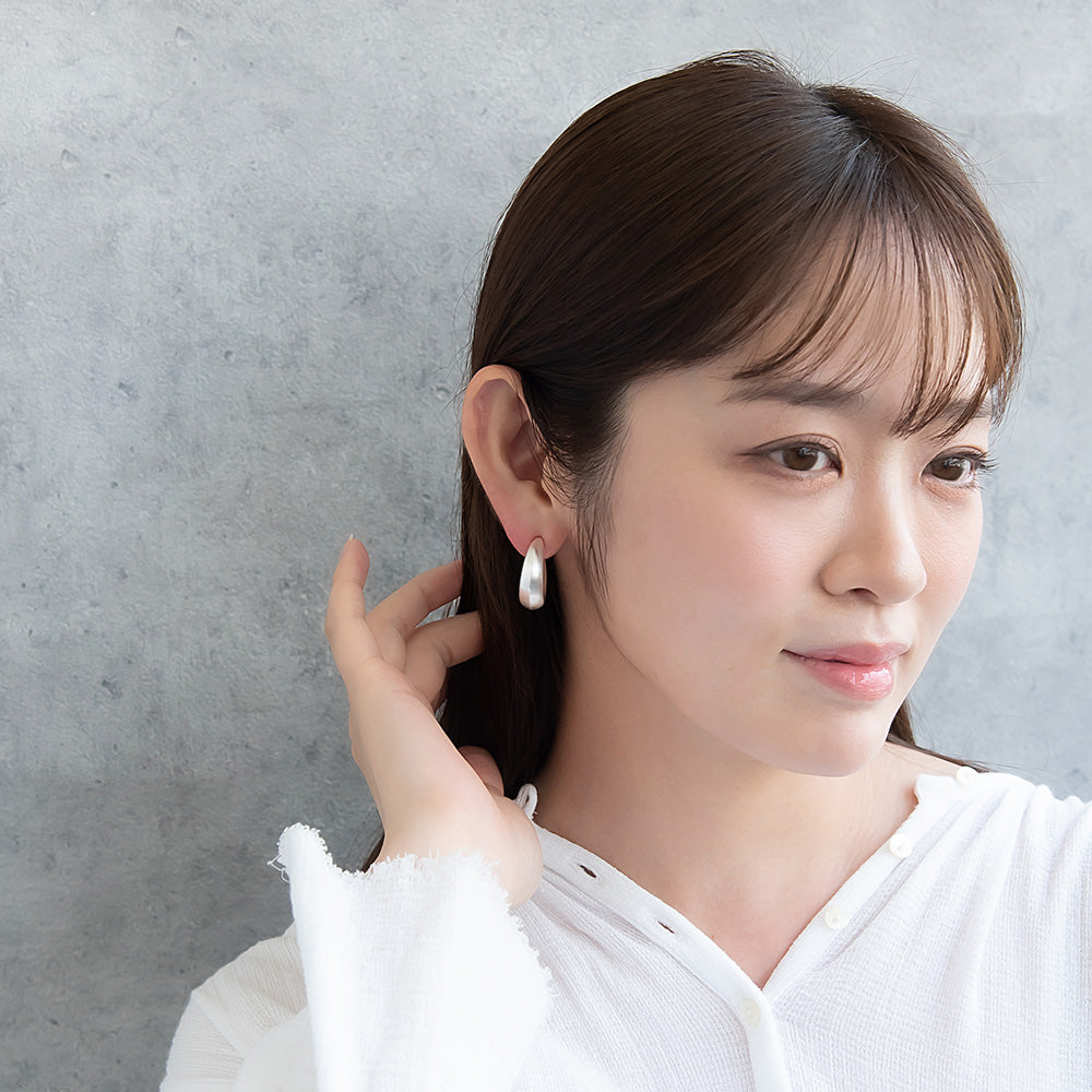 ピアス ニッケルフリー neige. メタル カーブ サイド クレッセントムーン C型 スタッドピアス