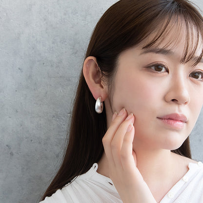 ピアス ニッケルフリー neige. メタル カーブ サイド クレッセントムーン C型 スタッドピアス