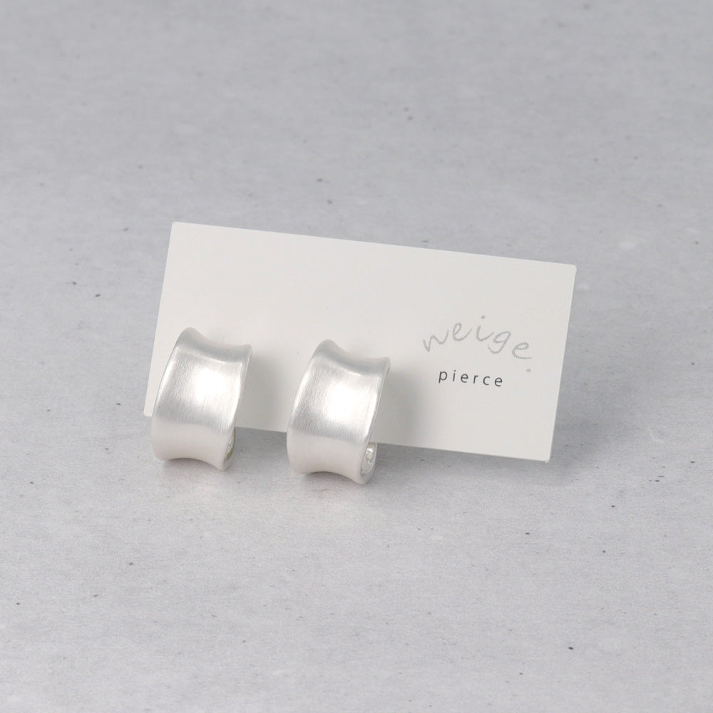 ピアス ニッケルフリー neige. メタル プレート ワイド カーブ C型 スタッドピアス