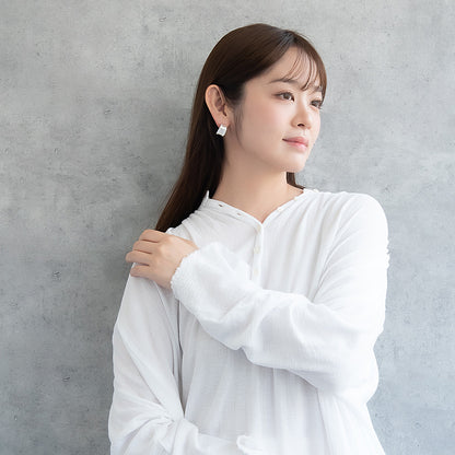 ピアス ニッケルフリー neige. メタル プレート ワイド カーブ C型 スタッドピアス