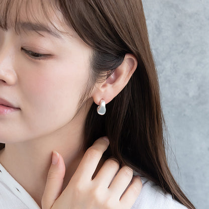 ピアス ニッケルフリー neige. メタル プレート カーブ L字 ウェーブライン C型 スタッドピアス