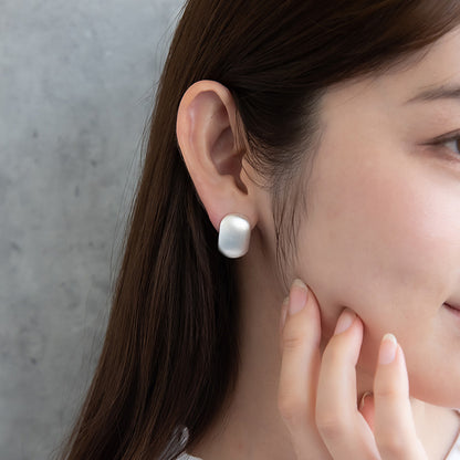 ピアス ニッケルフリー neige. メタル プレート オーバル フラット スタッドピアス