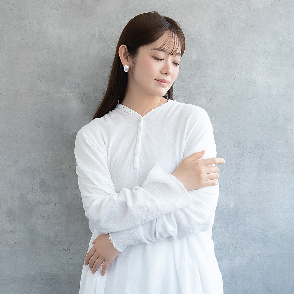 ピアス ニッケルフリー neige. メタル プレート オーバル フラット スタッドピアス