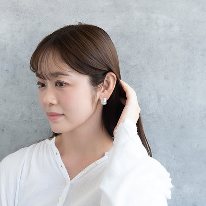 ピアス ニッケルフリー neige. メタル プレート カーブ C型 スタッドピアス