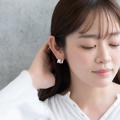 ピアス ニッケルフリー neige. メタル トリプル ライン カーブ C型 スタッドピアス