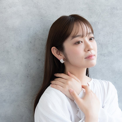 ピアス ニッケルフリー neige. メタル メッシュ スクエア カーブ スタッドピアス