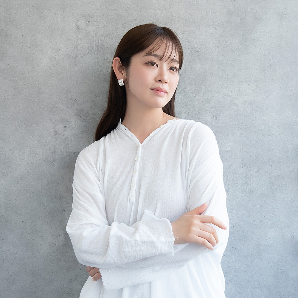 ピアス ニッケルフリー neige. メタル メッシュ スクエア カーブ スタッドピアス