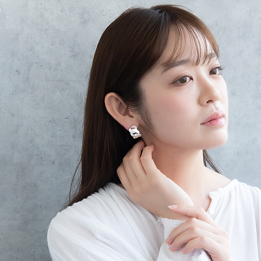 ピアス ニッケルフリー neige. メタル キヘイチェーン カーブ スタッドピアス