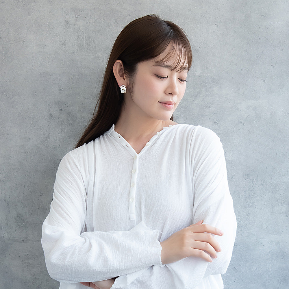 ピアス ニッケルフリー neige. メタル キヘイチェーン カーブ スタッドピアス