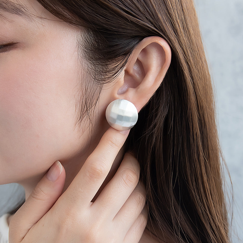 ピアス ニッケルフリー neige. メタル ボタン風 サークル スクエアカット スタッドピアス