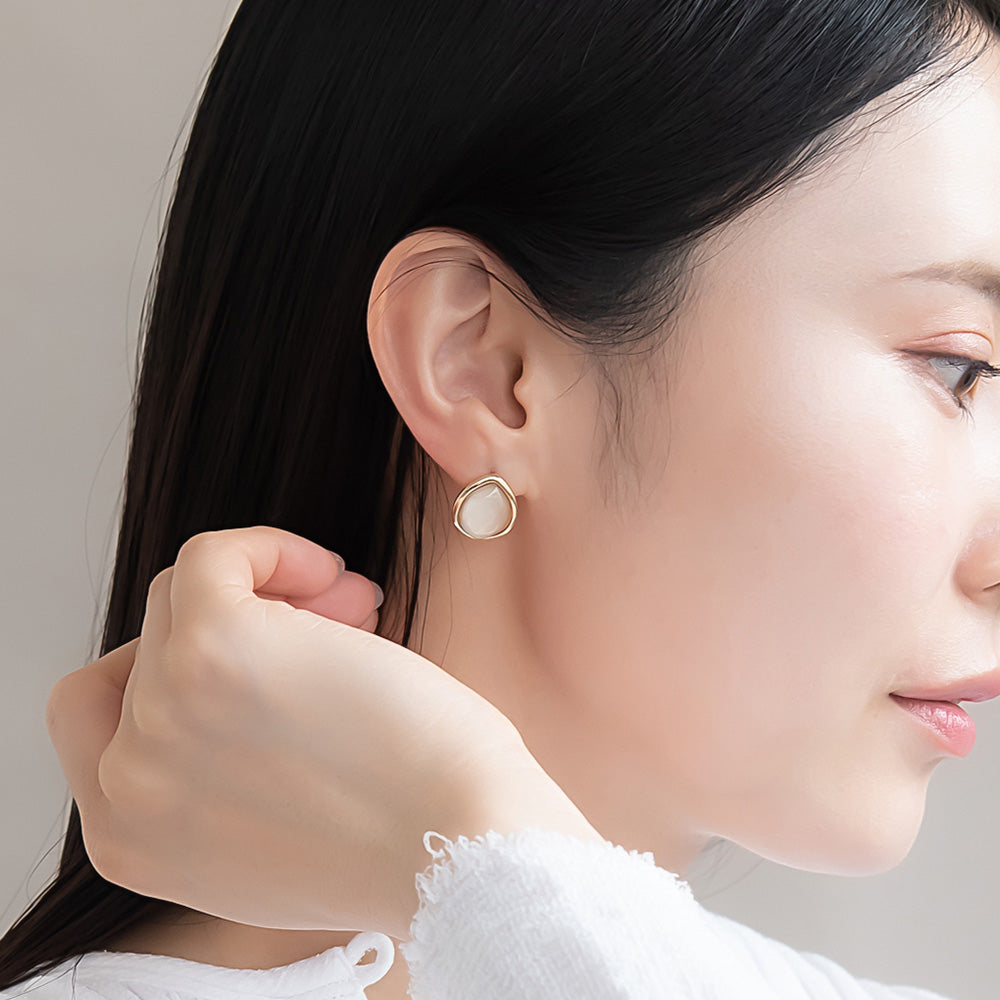 ピアス ニッケルフリー シェル メタルフレーム カラー オーバル チタンポスト スタッドピアス