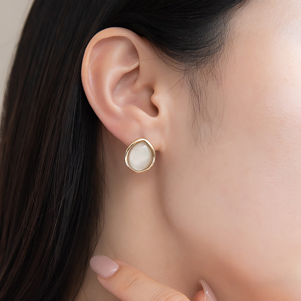 ピアス ニッケルフリー シェル メタルフレーム カラー オーバル チタンポスト スタッドピアス