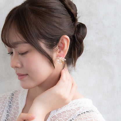 Classy ピアス ニッケルフリー メタル ワイヤー フラワー 半透明 ビッグ チタンポスト スタッドピアス