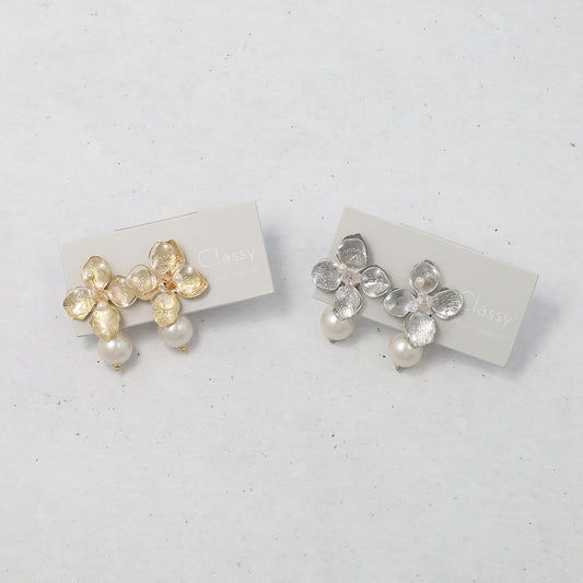 Classy ピアス ニッケルフリー メタル ワイヤー フラワー 半透明 パール ビーズ チタンポスト バックキャッチ スタッドピアス