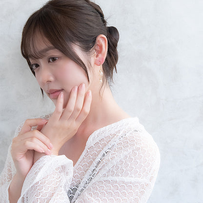 Classy ピアス ニッケルフリー メタル ワイヤー フラワー ダブル 半透明 リーフ 下がり チタンポスト スタッドピアス