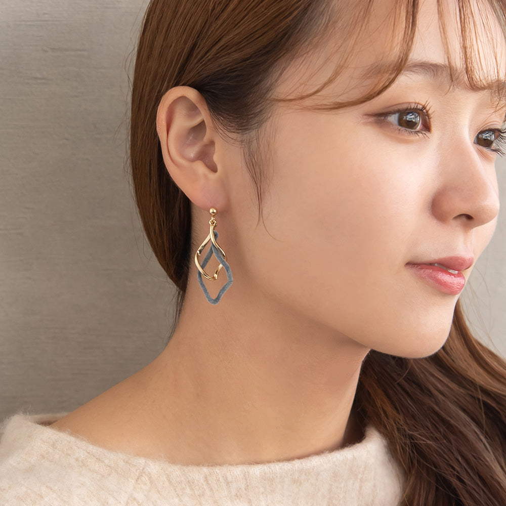 ピアス ニッケルフリー メタル フロッキー カラー ツイスト ロンバス チタンポスト スタッドピアス