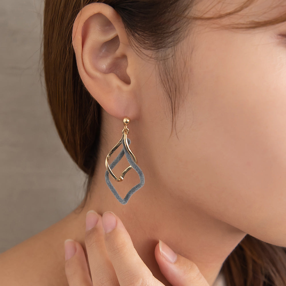 ピアス ニッケルフリー メタル フロッキー カラー ツイスト ロンバス チタンポスト スタッドピアス