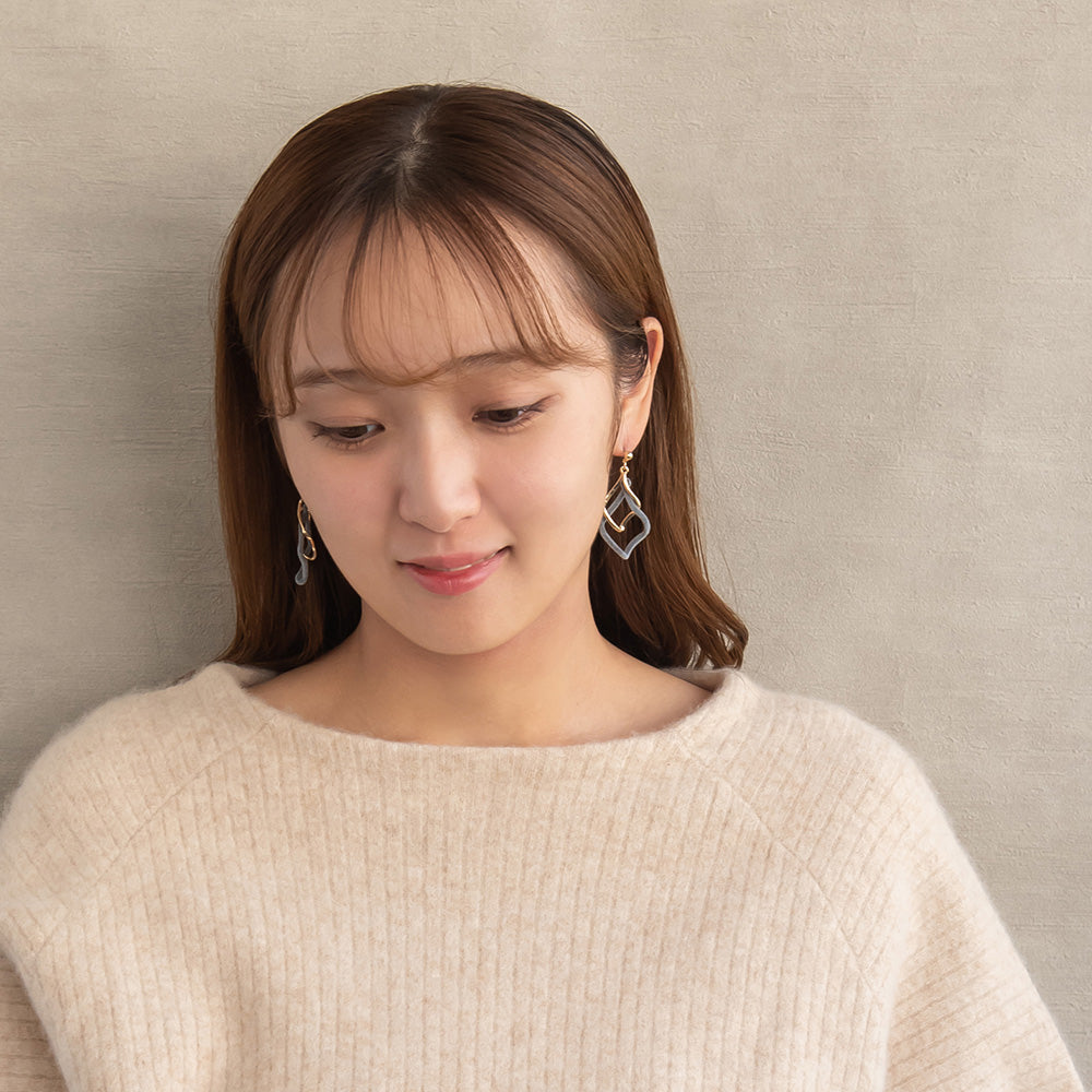 ピアス ニッケルフリー メタル フロッキー カラー ツイスト ロンバス チタンポスト スタッドピアス