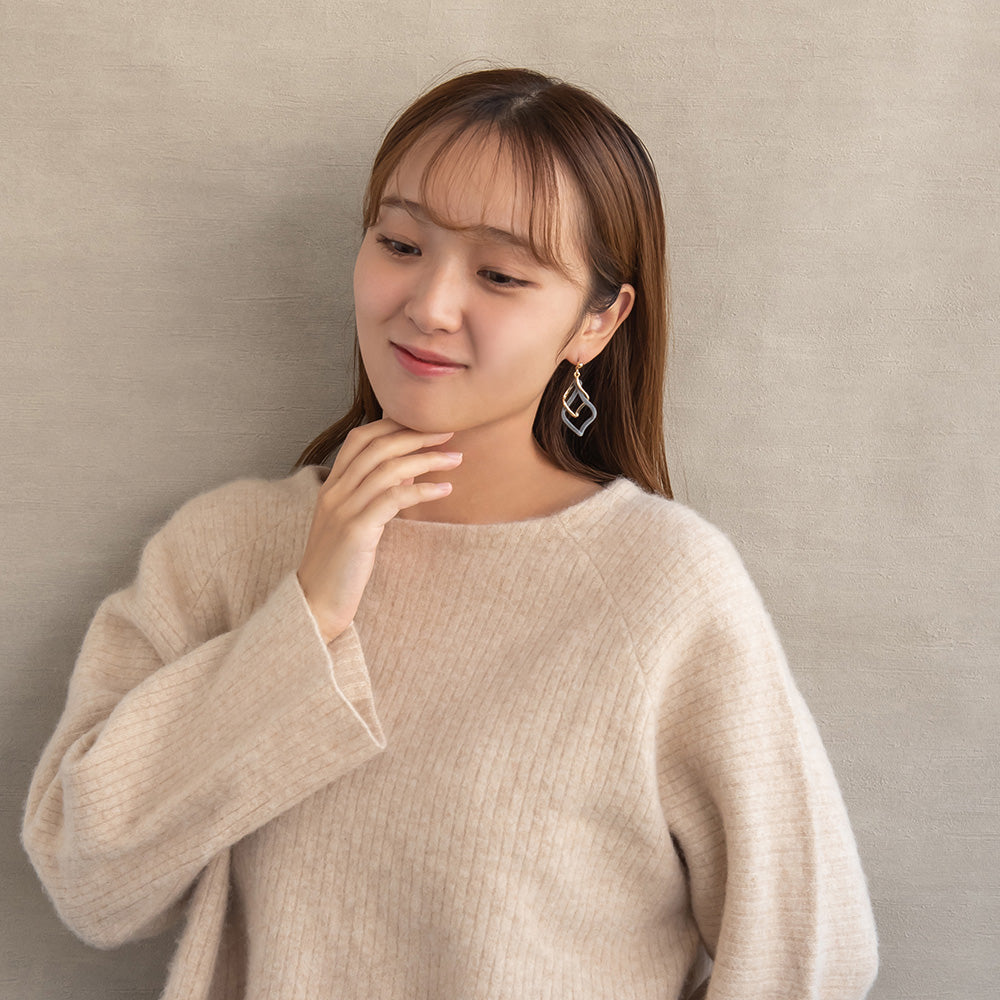 ピアス ニッケルフリー メタル フロッキー カラー ツイスト ロンバス チタンポスト スタッドピアス