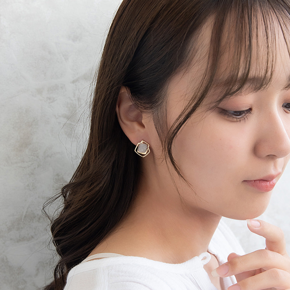 ピアス ニッケルフリー メタルフレーム ラメ くすみカラー チタンポスト スタッドピアス